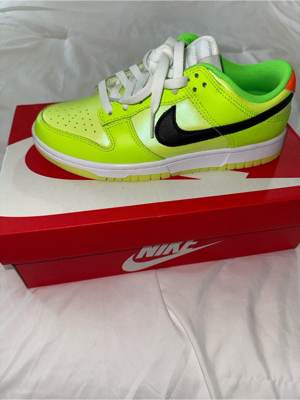 Nike dunk low SE volt sneakers fluorescent green